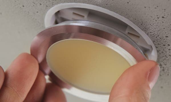 LED-Leuchte mit wechselbarem Leuchtmittel